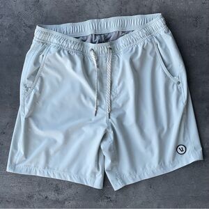 Vuori Kore Short Lined 7", men’s size Large (color:sky grey)